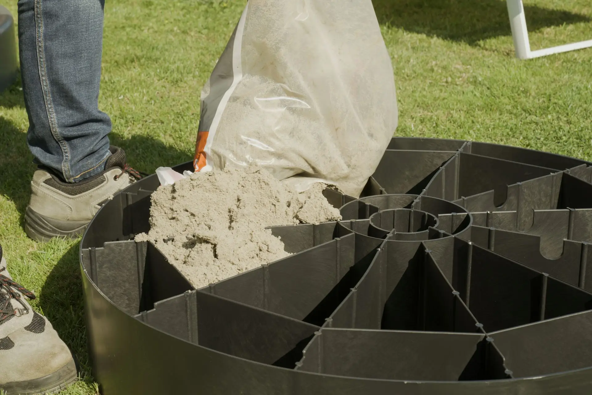 VIGA fill parasol base with sand