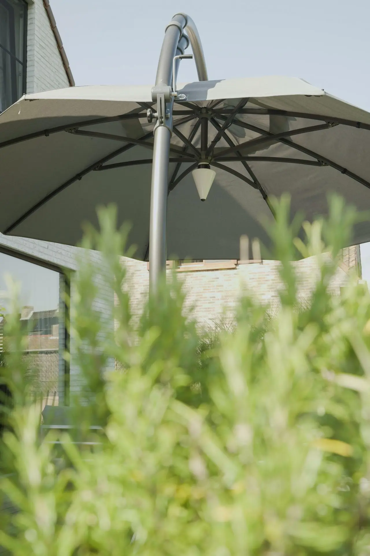 VIGA Hanging parasol opened with lighting