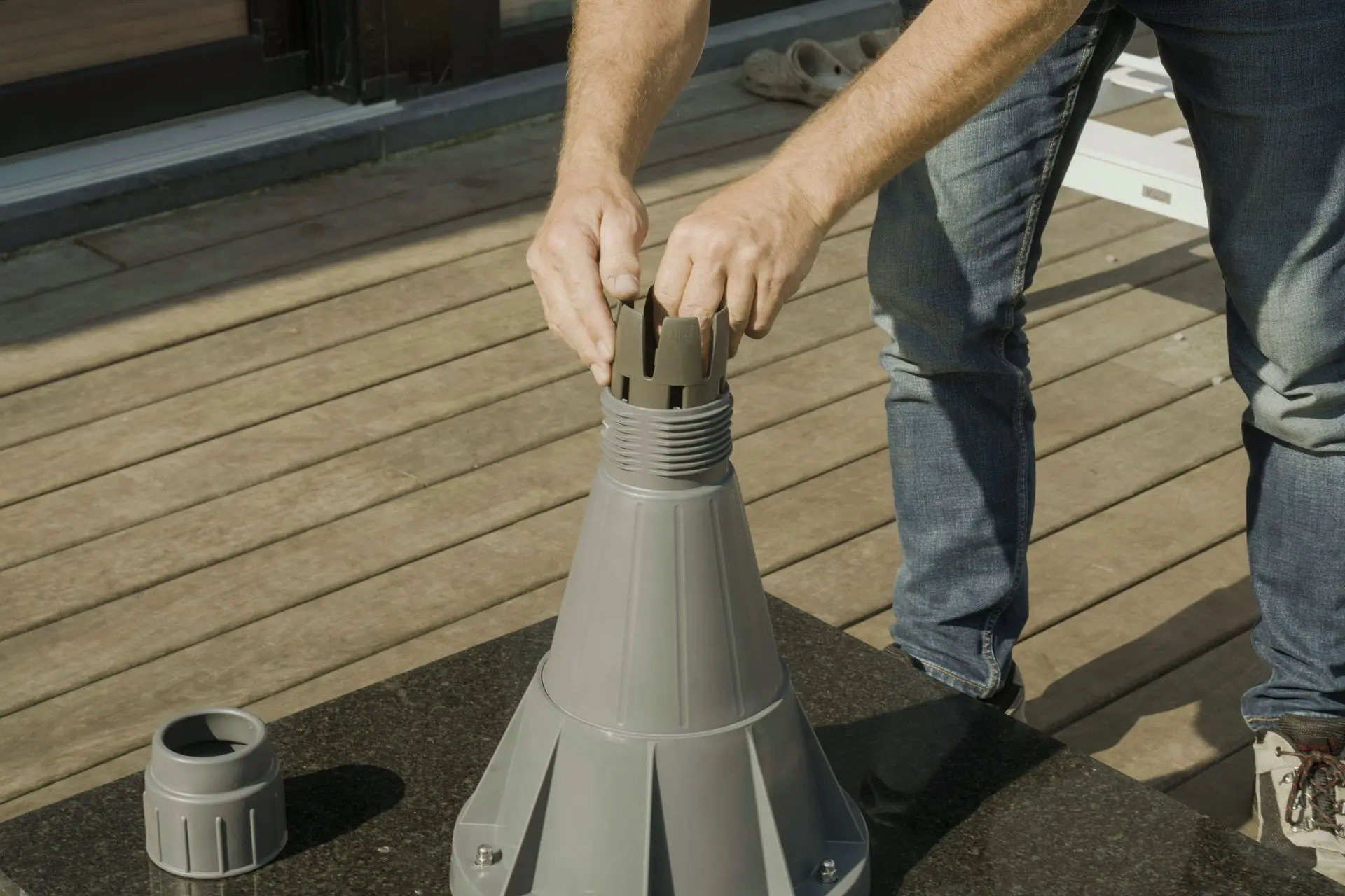 Inserting guide into parasol base