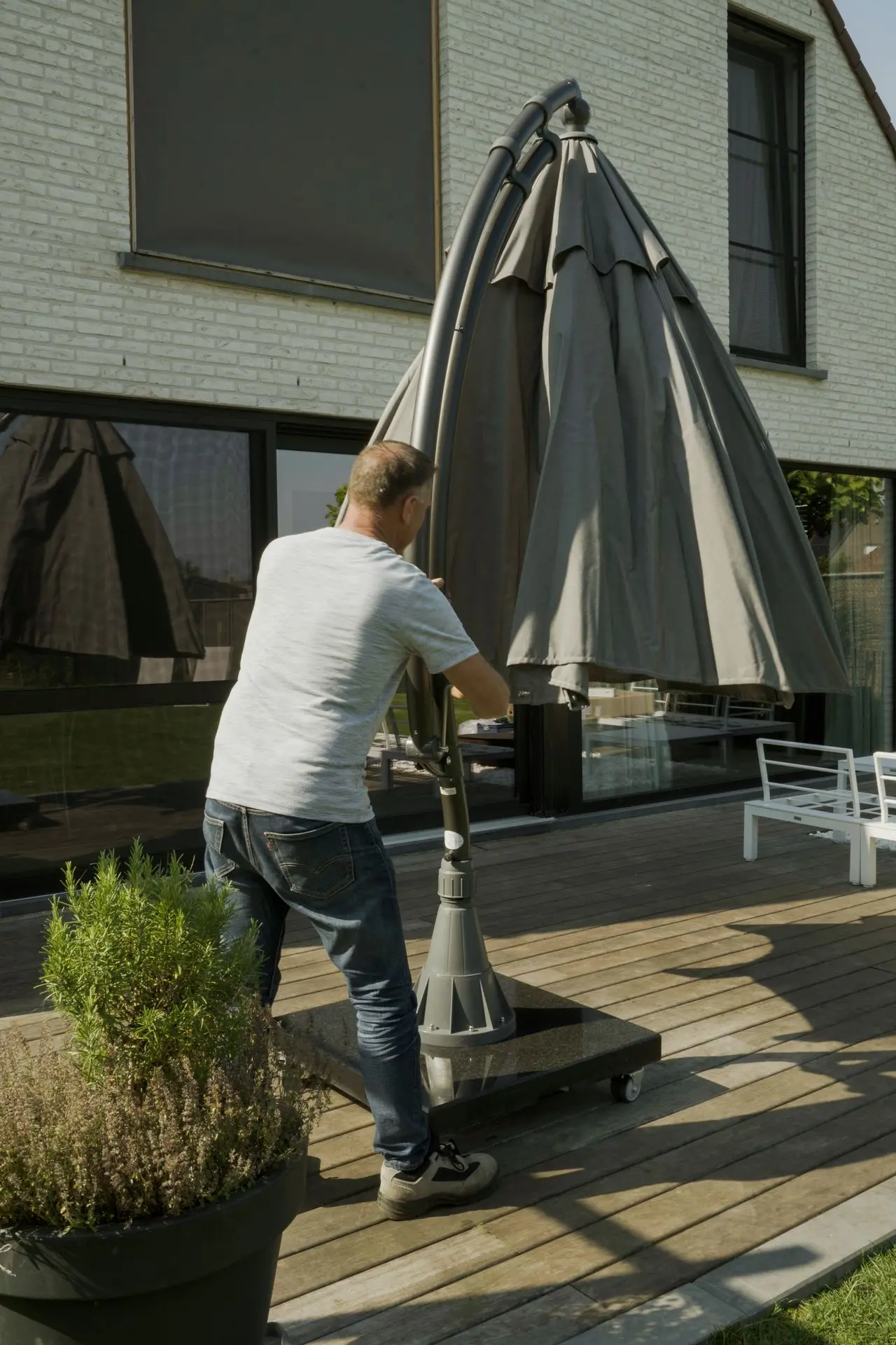 VIGA Crank to open and close parasol with built-in pulley system