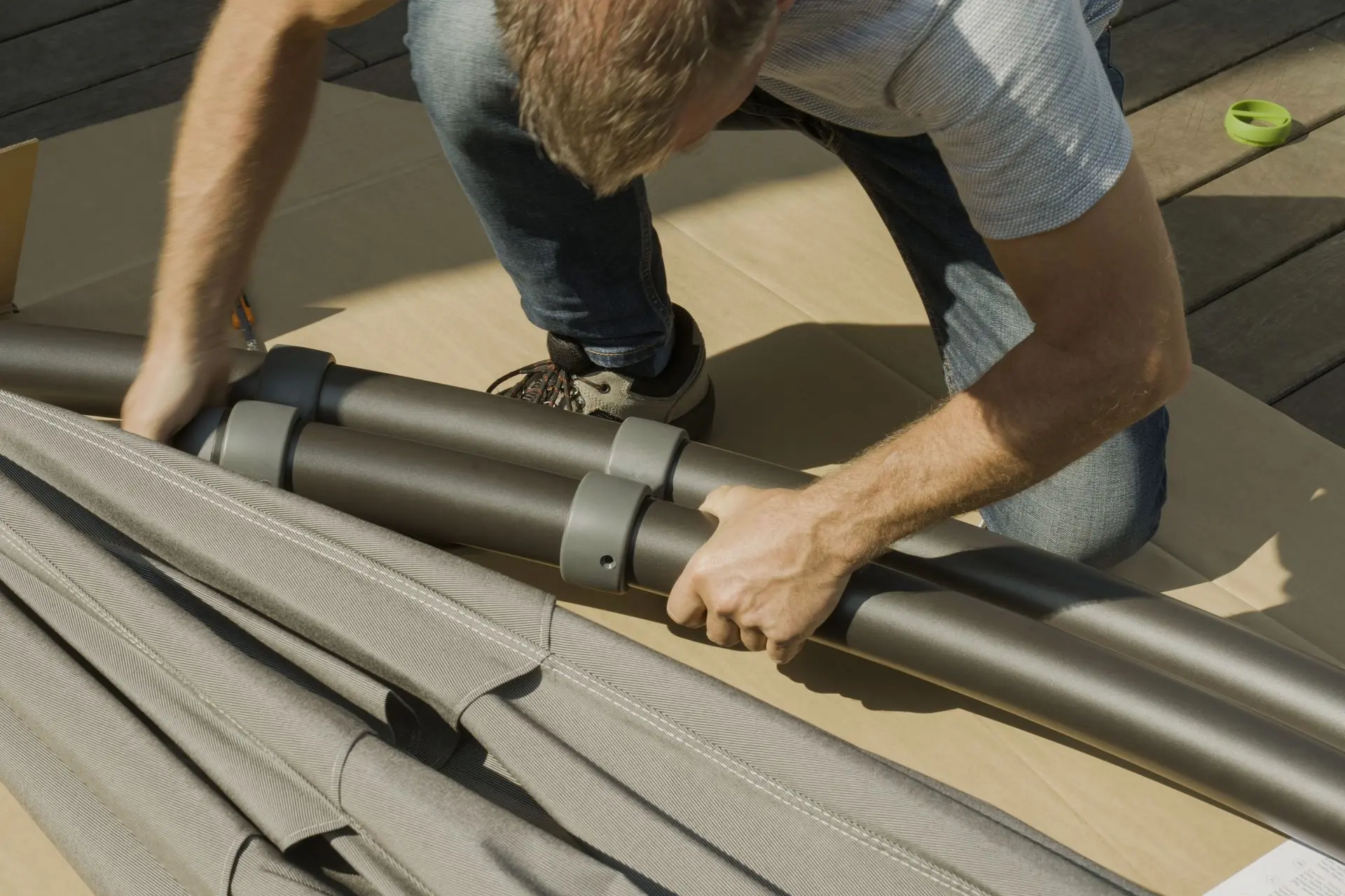 Inserting adapter into parasol pole holder