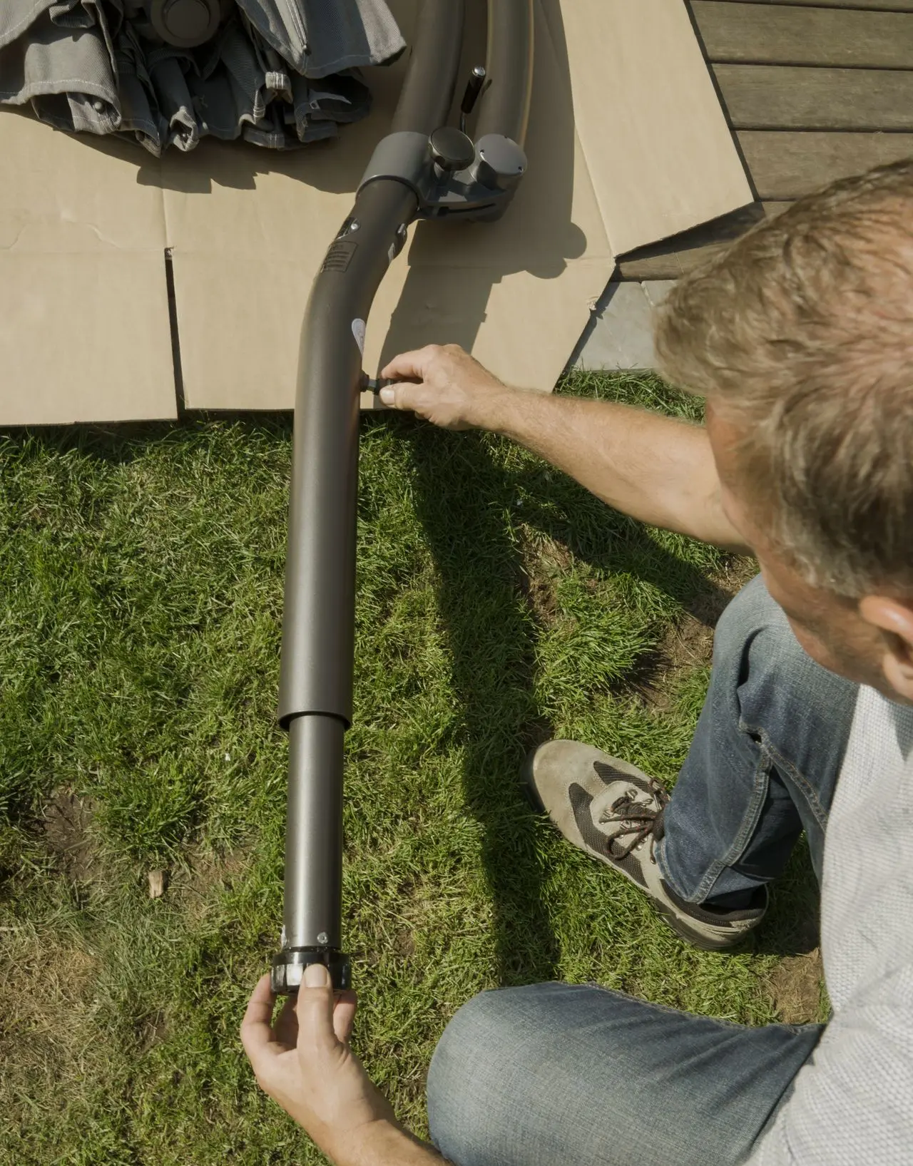 Inserting adapter into parasol pole holder