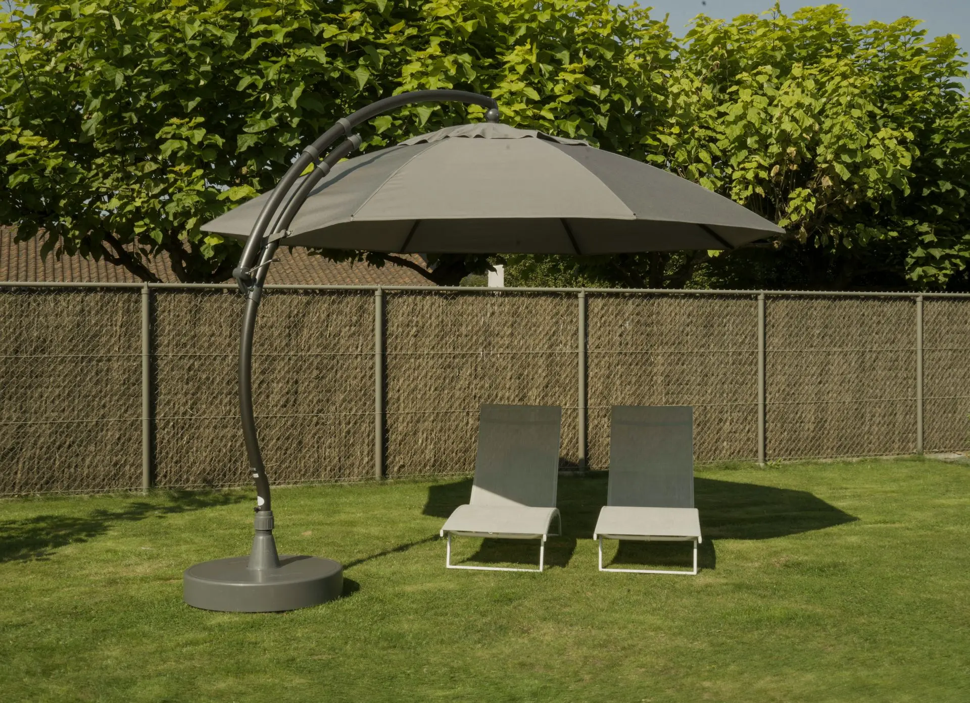 VIGA Parasol with base in anthracite