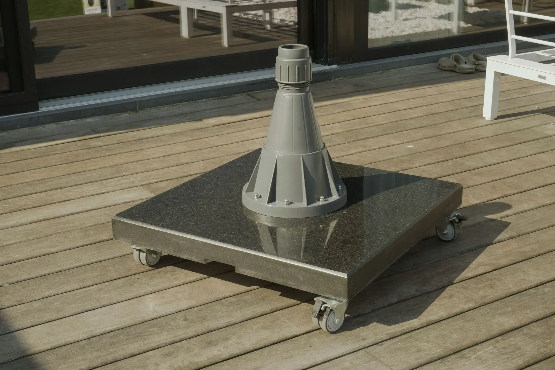 VIGA Parasol base in granite